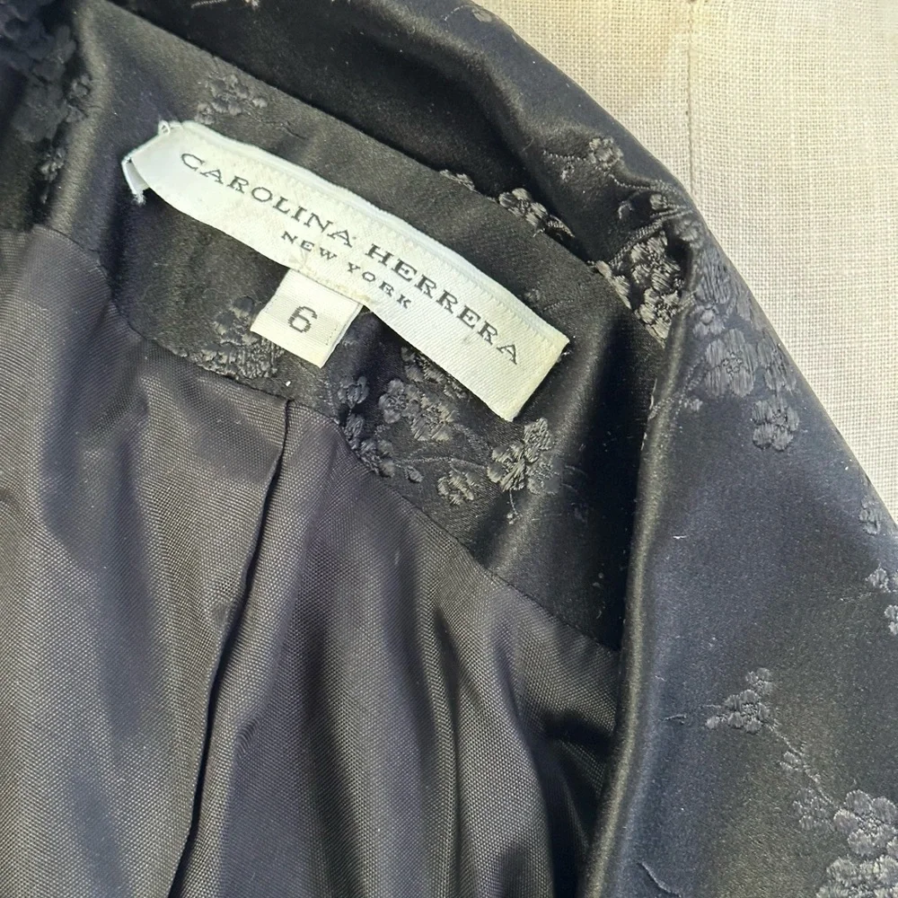 Carolina Herrera Black silk cinch waist evening jacket cherry blossom detail - Picture 5 of 9